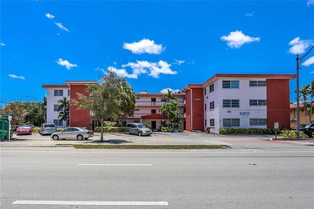 4800 Hollywood Boulevard 1F, Hollywood, FL 33021