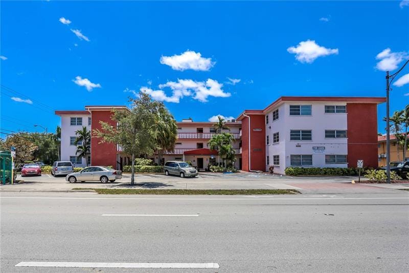 4800 Hollywood Boulevard 1F, Hollywood, FL 33021