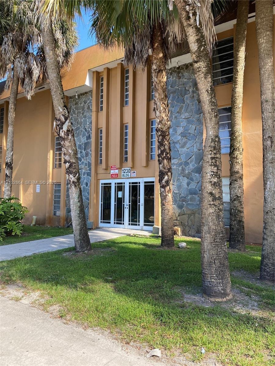 1230 W 54th Street 221A, Hialeah, FL 33012