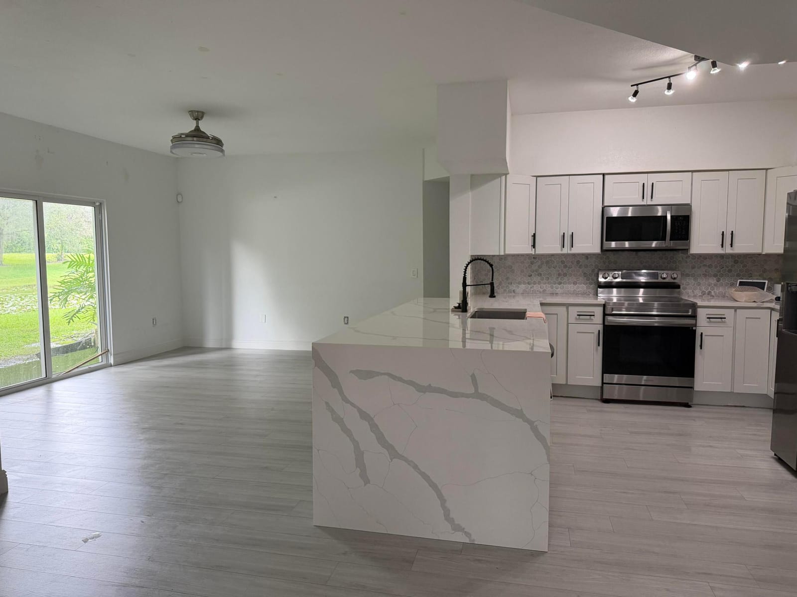 310 CRESTWOOD Circle 101, Royal Palm Beach, FL 33411 photo 2