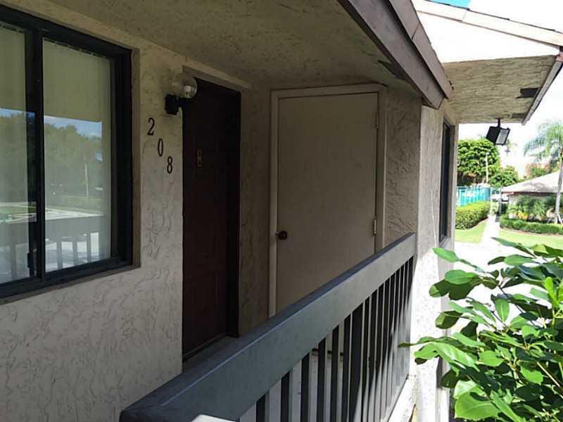 21955 TIDEWATER Terrace 208 — photo 4