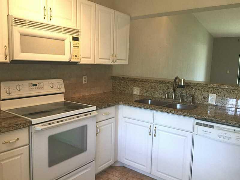 21955 TIDEWATER Terrace 208 — photo 6
