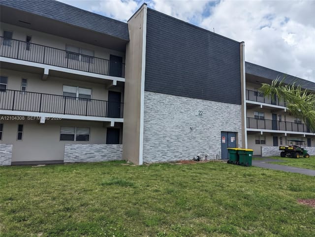 8000 Fairview Drive 304, Tamarac, FL 33321