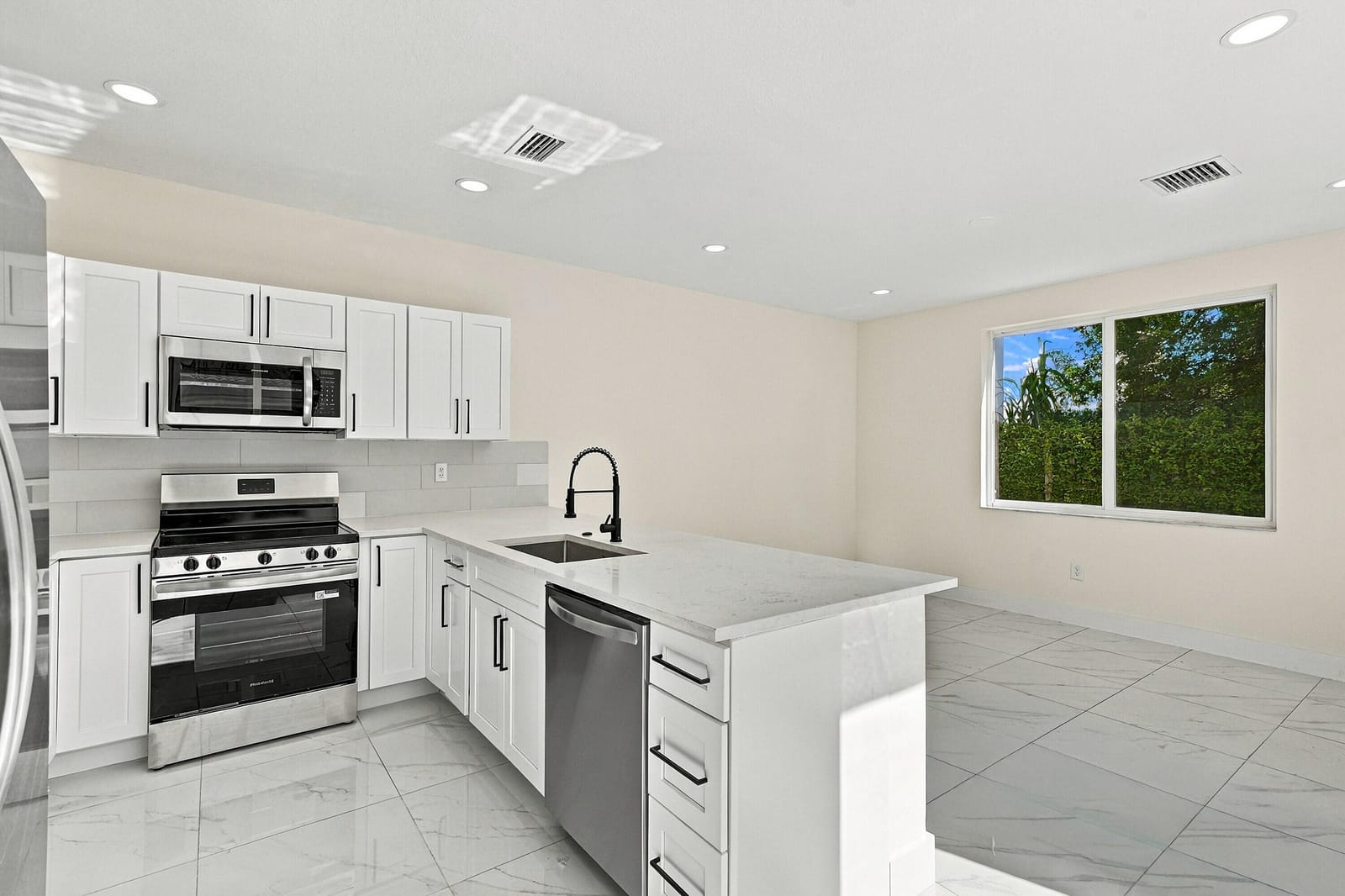 1888 SE 14TH Street — photo 12