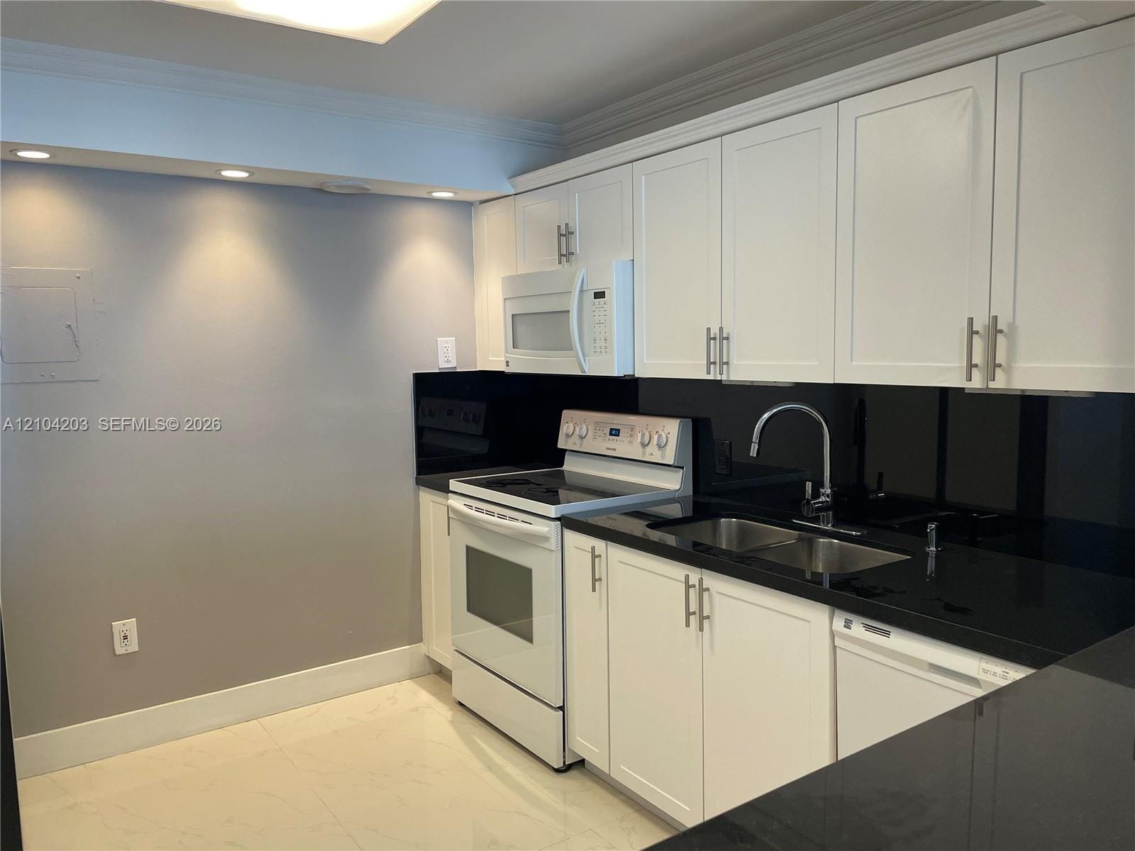 5701 Collins Avenue 911, Miami Beach, FL 33140