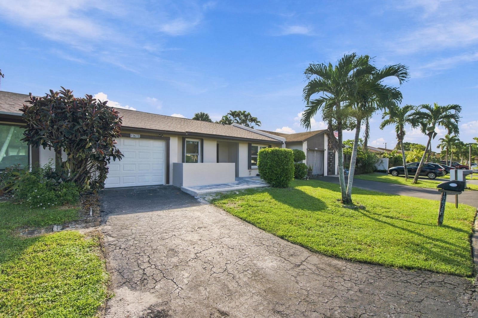 15676 BOTTLEBRUSH Circle — photo 2
