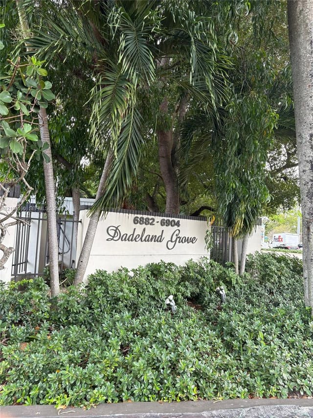 6900 N Kendall Drive A102, Pinecrest, FL 33156
