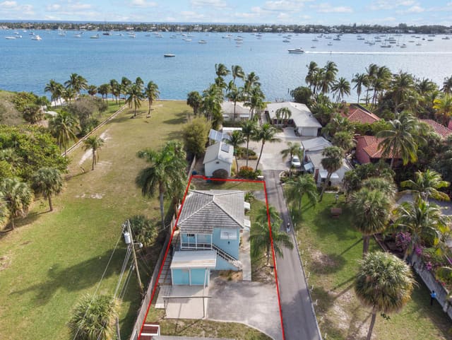 4916 N Flagler Drive B (upper), West Palm Beach, FL 33407