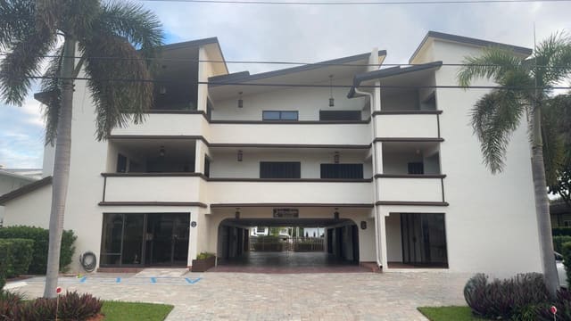 3208 SE 12th Street 301, Pompano Beach, FL 33062