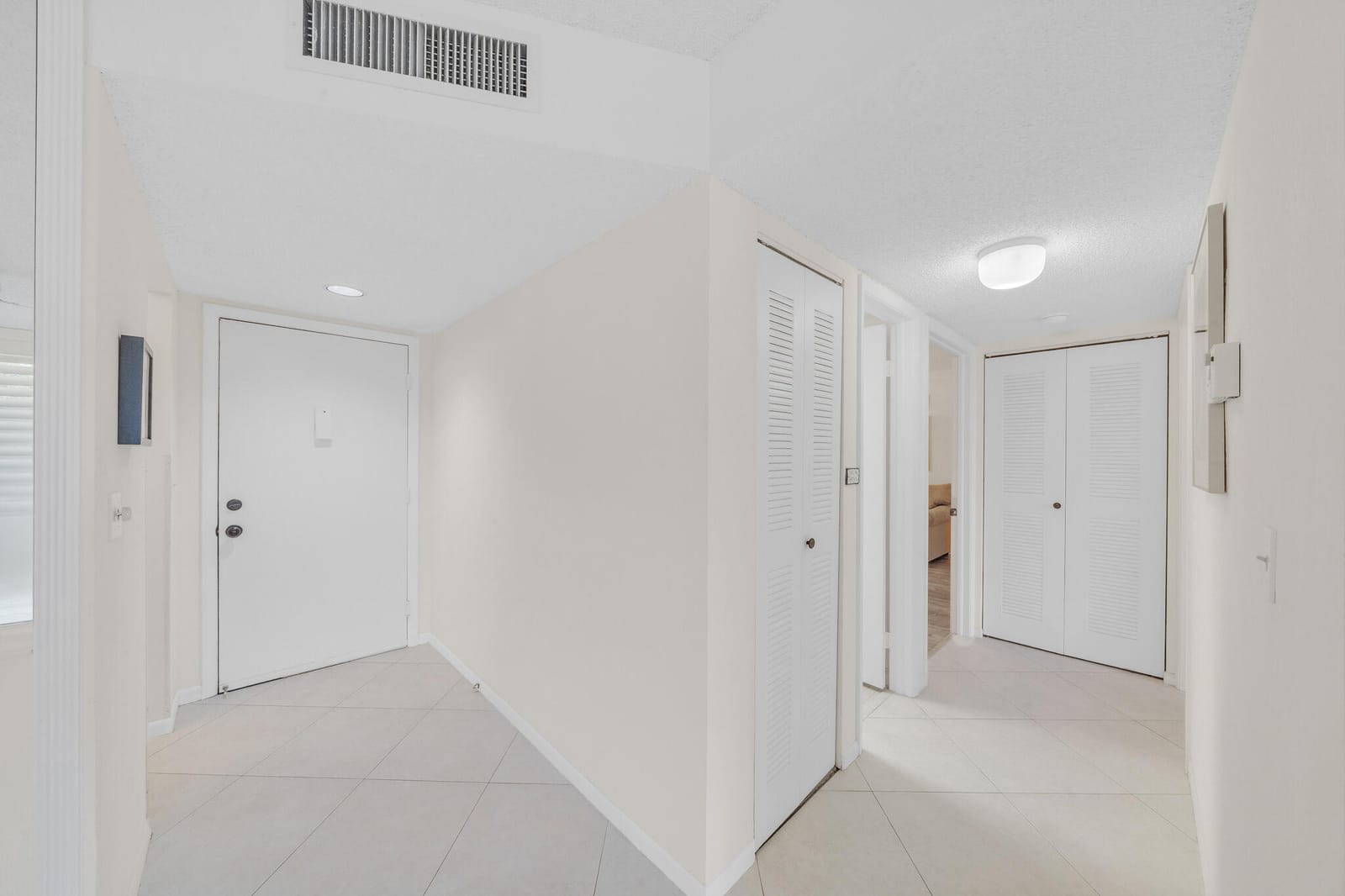 5280 LAS VERDES Circle 320, Delray Beach, FL 33484 photo 17