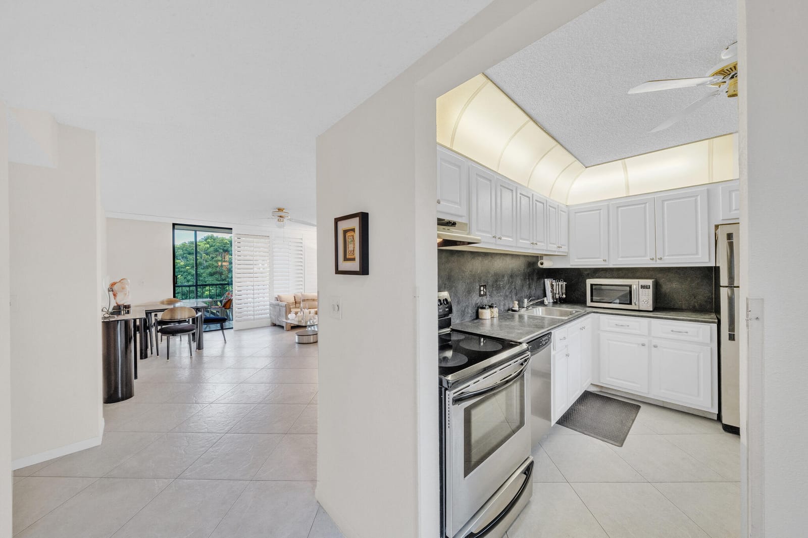 5280 LAS VERDES Circle 320 — photo 4