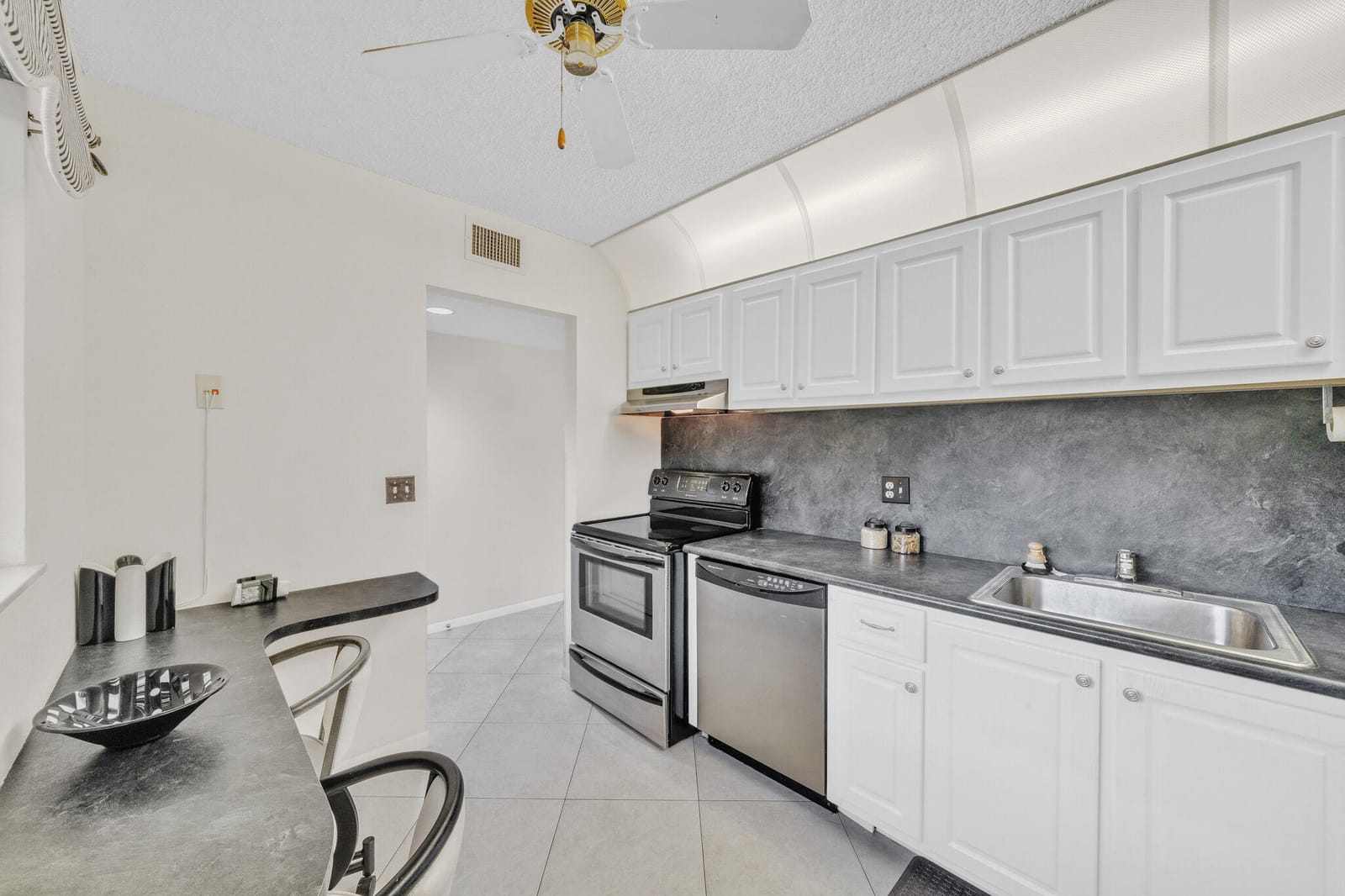 5280 LAS VERDES Circle 320 — photo 6