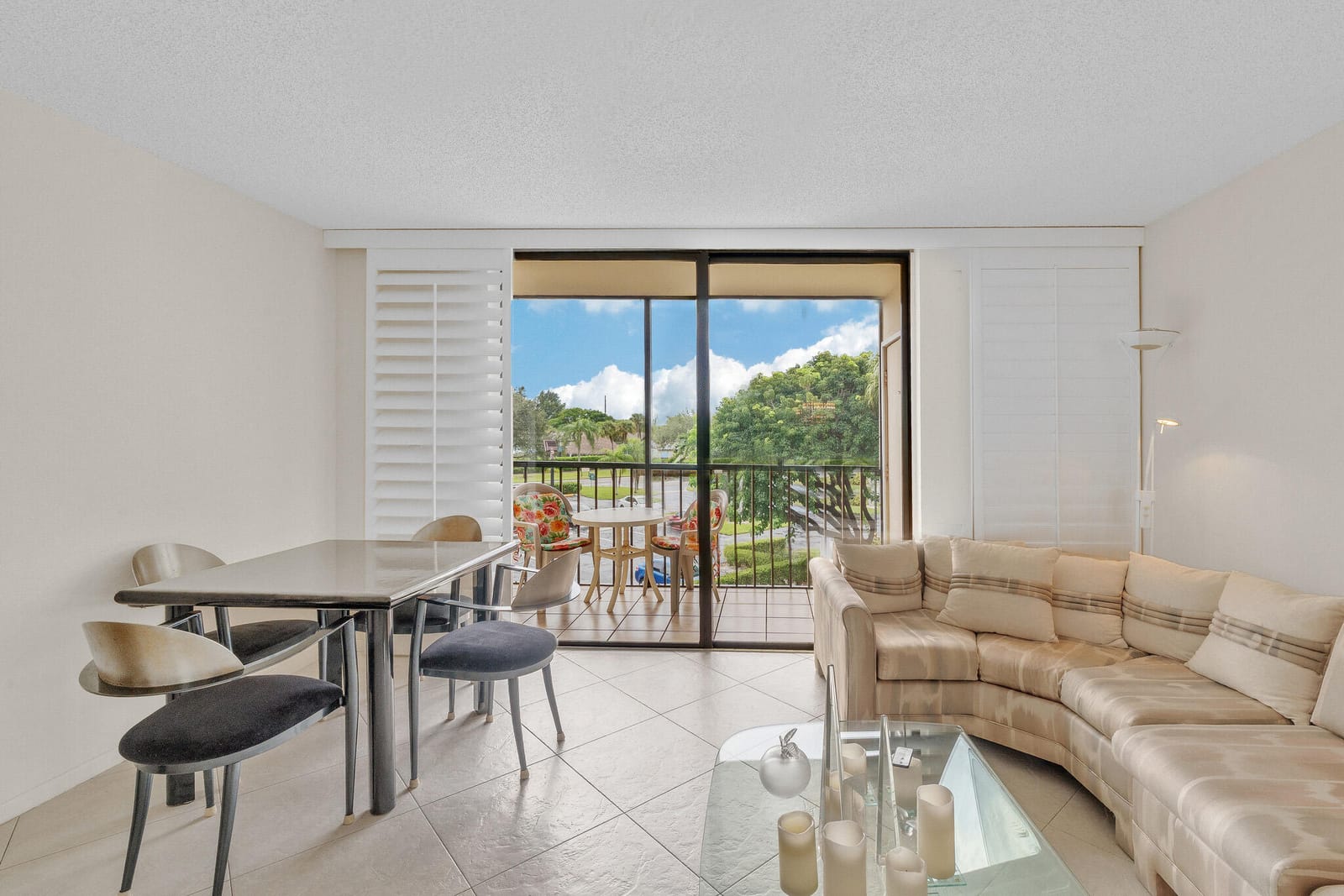 5280 LAS VERDES Circle 320 — photo 9