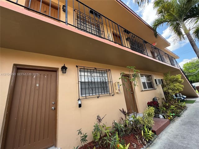 20 W 37th Street 2, Hialeah, FL 33012