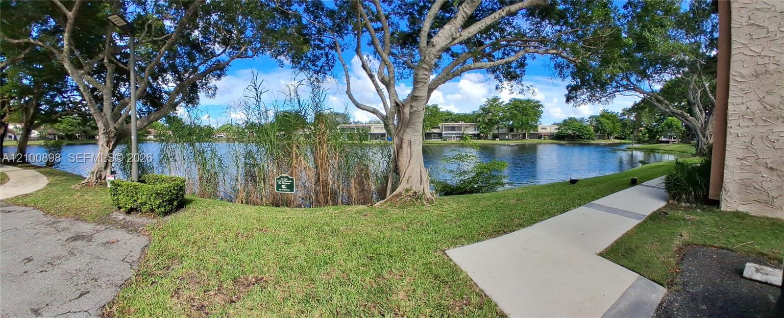 108 Wimbledon Lake Drive — photo 2