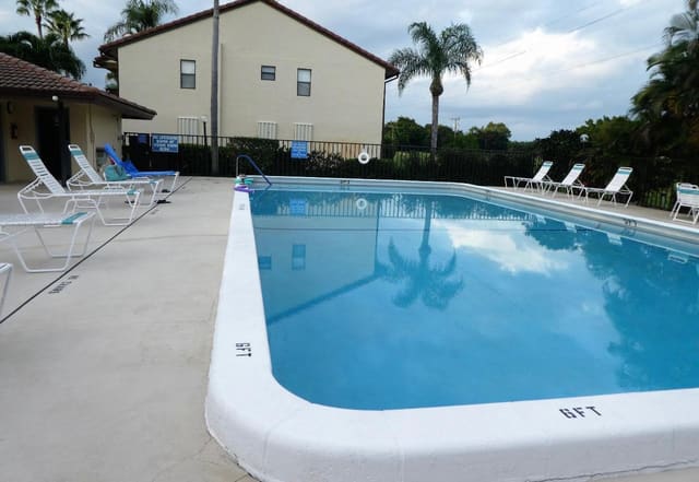 7069 Golf Colony Court 102, Lake Worth, FL 33467