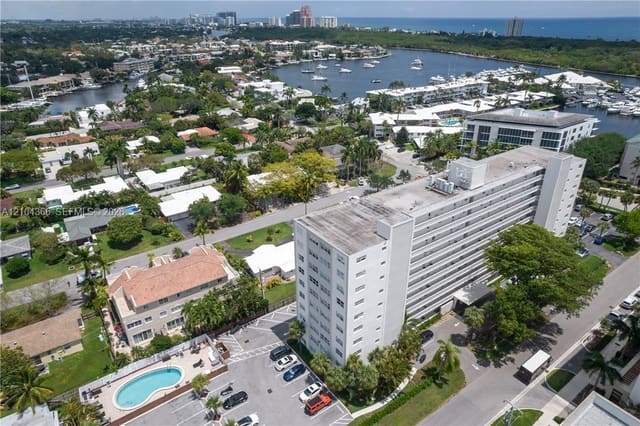 2555 NE 11th Street 301, Fort Lauderdale, FL 33304