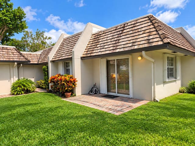 808 E CYPRESS Lane P-12, Pompano Beach, FL 33069