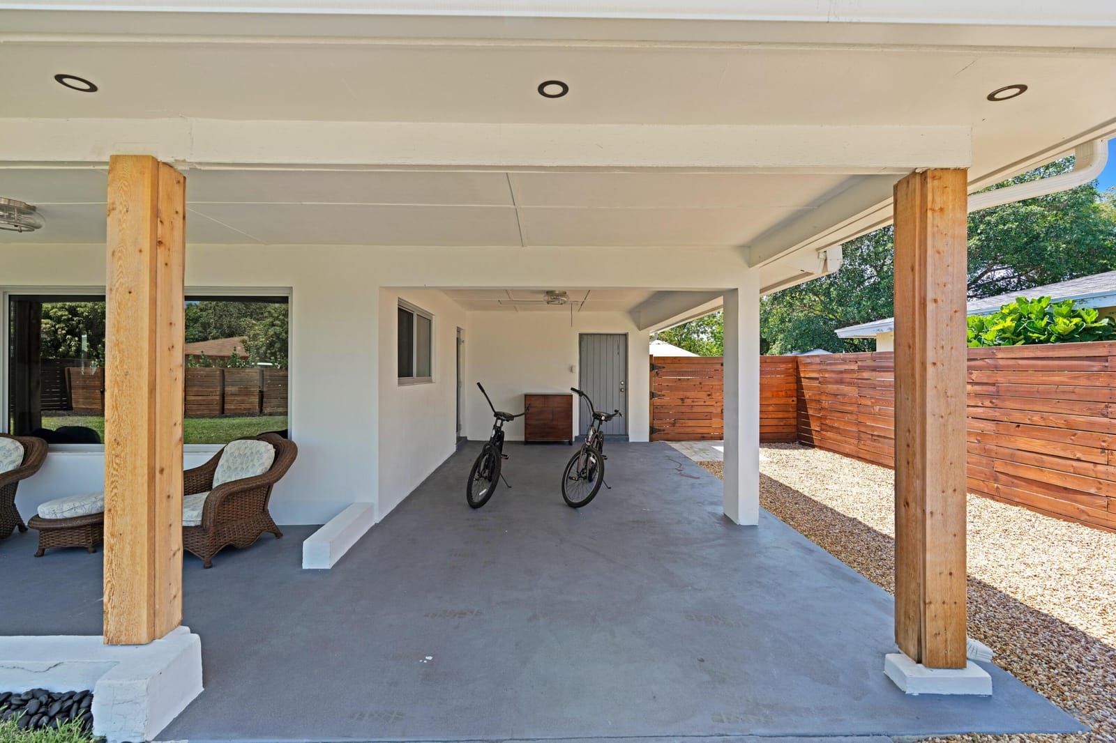 918 SE 3RD Avenue — photo 3