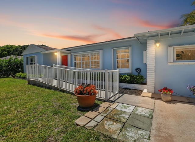 277 NW 3RD Court, Boca Raton, FL 33432