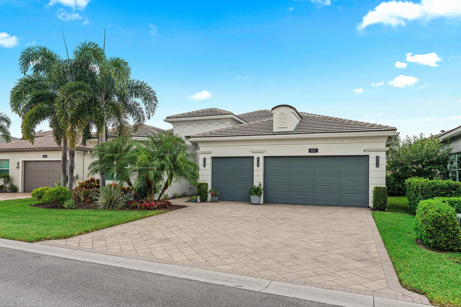 8223 Majestic Mountain Drive — photo 3