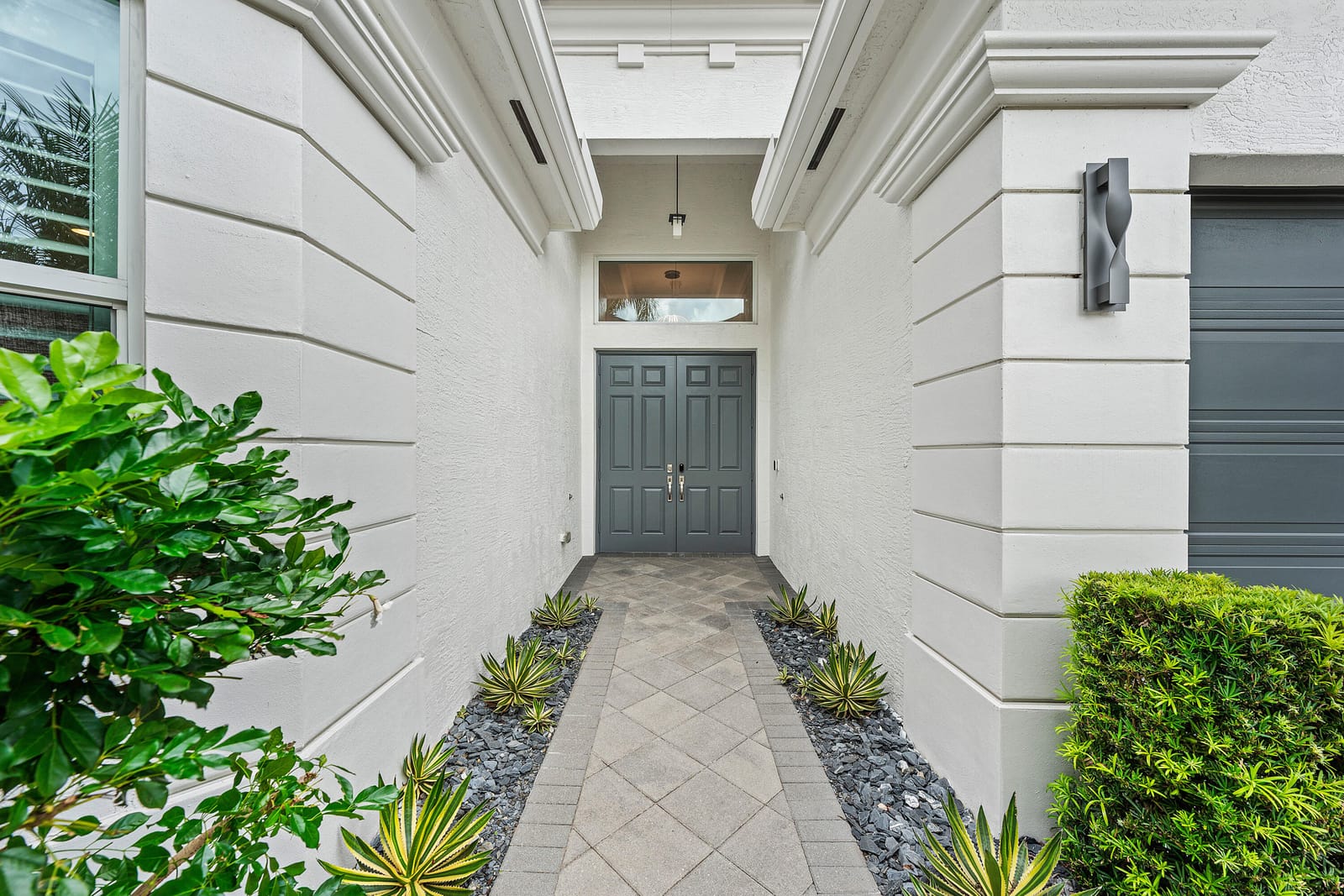 8223 Majestic Mountain Drive — photo 4