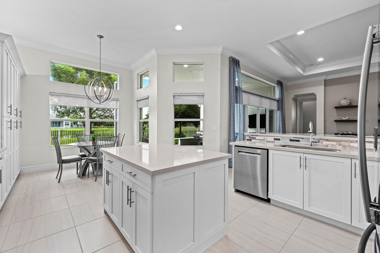 8223 Majestic Mountain Drive — photo 9