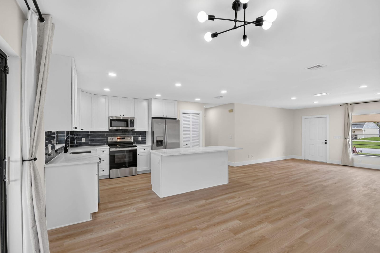 8213 Rose Marie Avenue W, Boynton Beach, FL 33472 photo 11