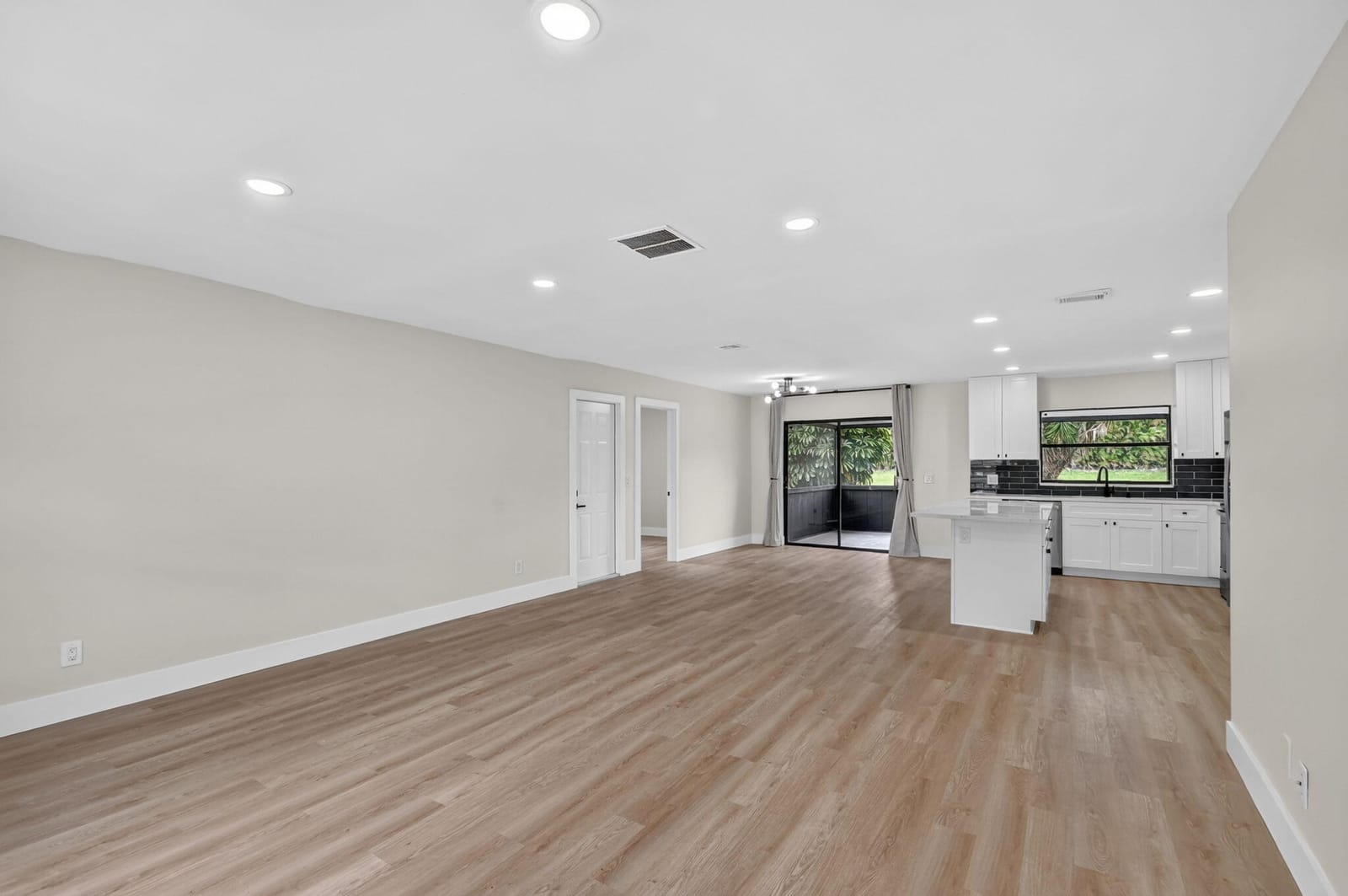 8213 Rose Marie Avenue W, Boynton Beach, FL 33472 photo 6