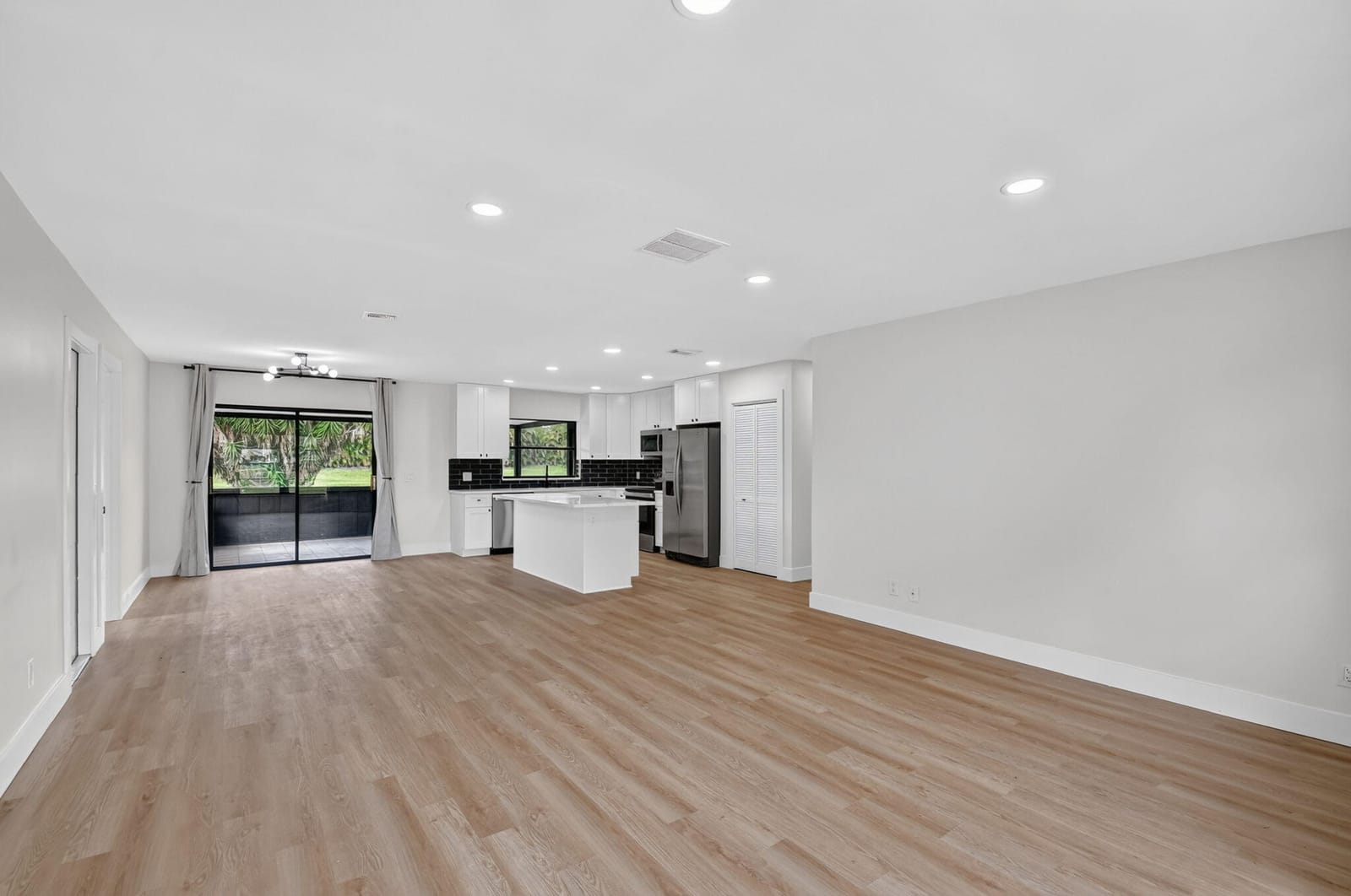 8213 Rose Marie Avenue W, Boynton Beach, FL 33472 photo 7