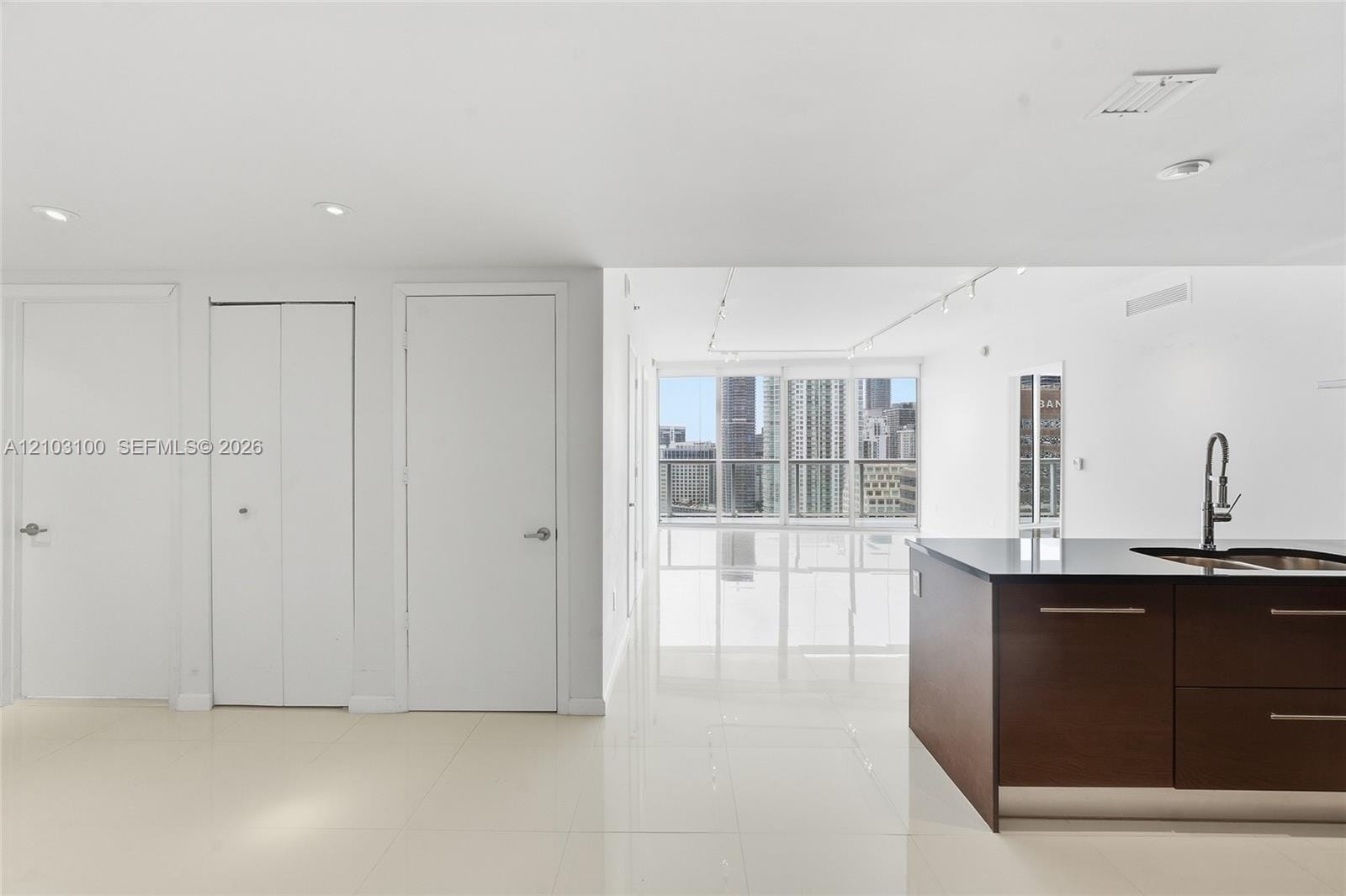 495 Brickell Avenue 4003 — photo 2