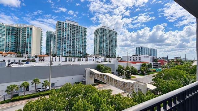 16909 N Bay Road 718, Sunny Isles Beach, FL 33160