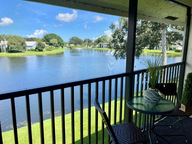 6944 BRIARLAKE Circle 201, Palm Beach Gardens, FL 33418