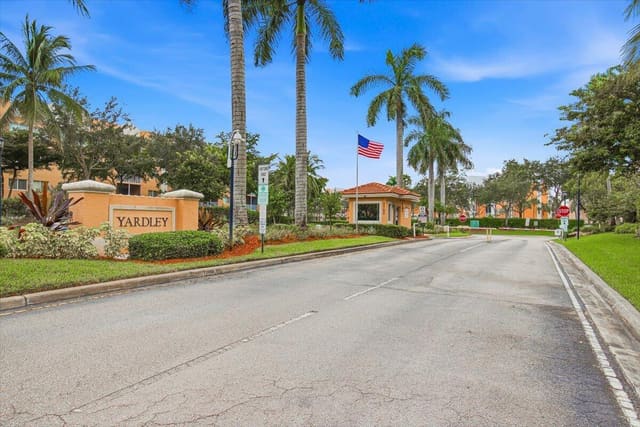 7715 YARDLEY Drive 313, Tamarac, FL 33321