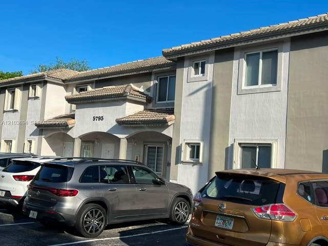 5795 NW 109th Avenue 8, Doral, FL 33178