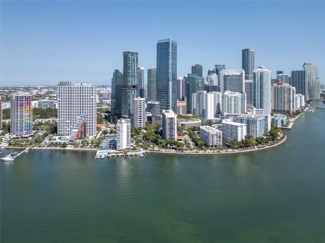 200 SE 15th Road 4I, Miami, FL 33129