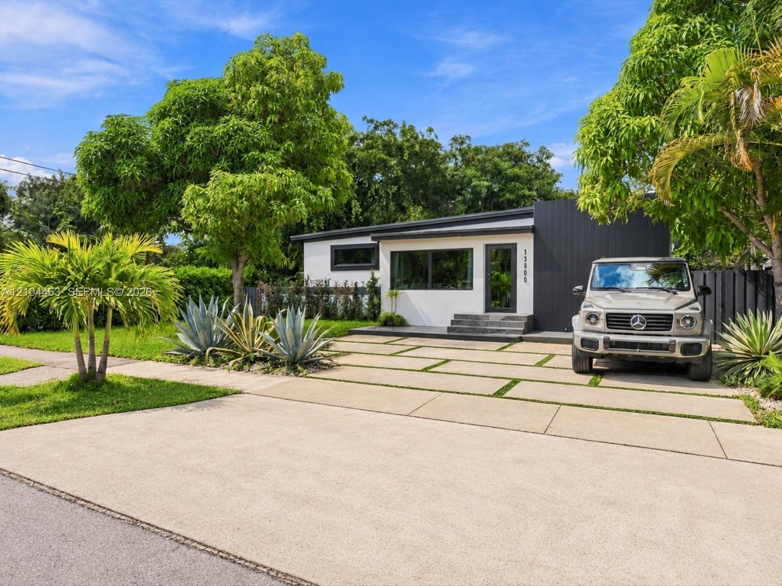 13900 NE 16th Court, North Miami, FL 33181 photo 2