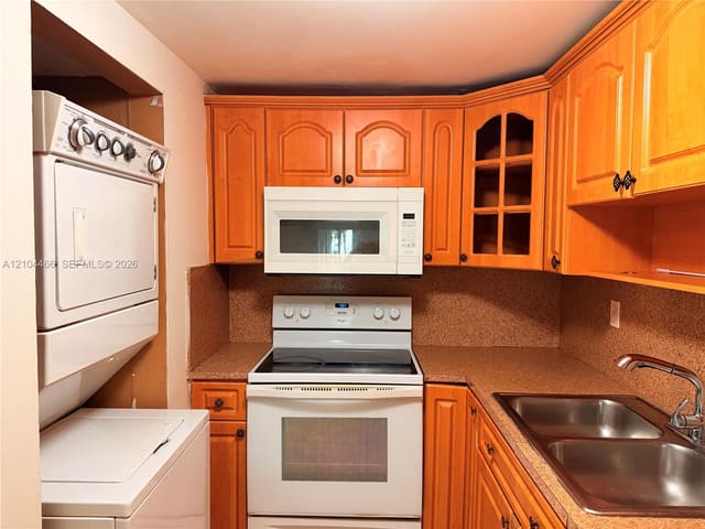 10000 NW 80th Court 2227, Hialeah Gardens, FL 33016