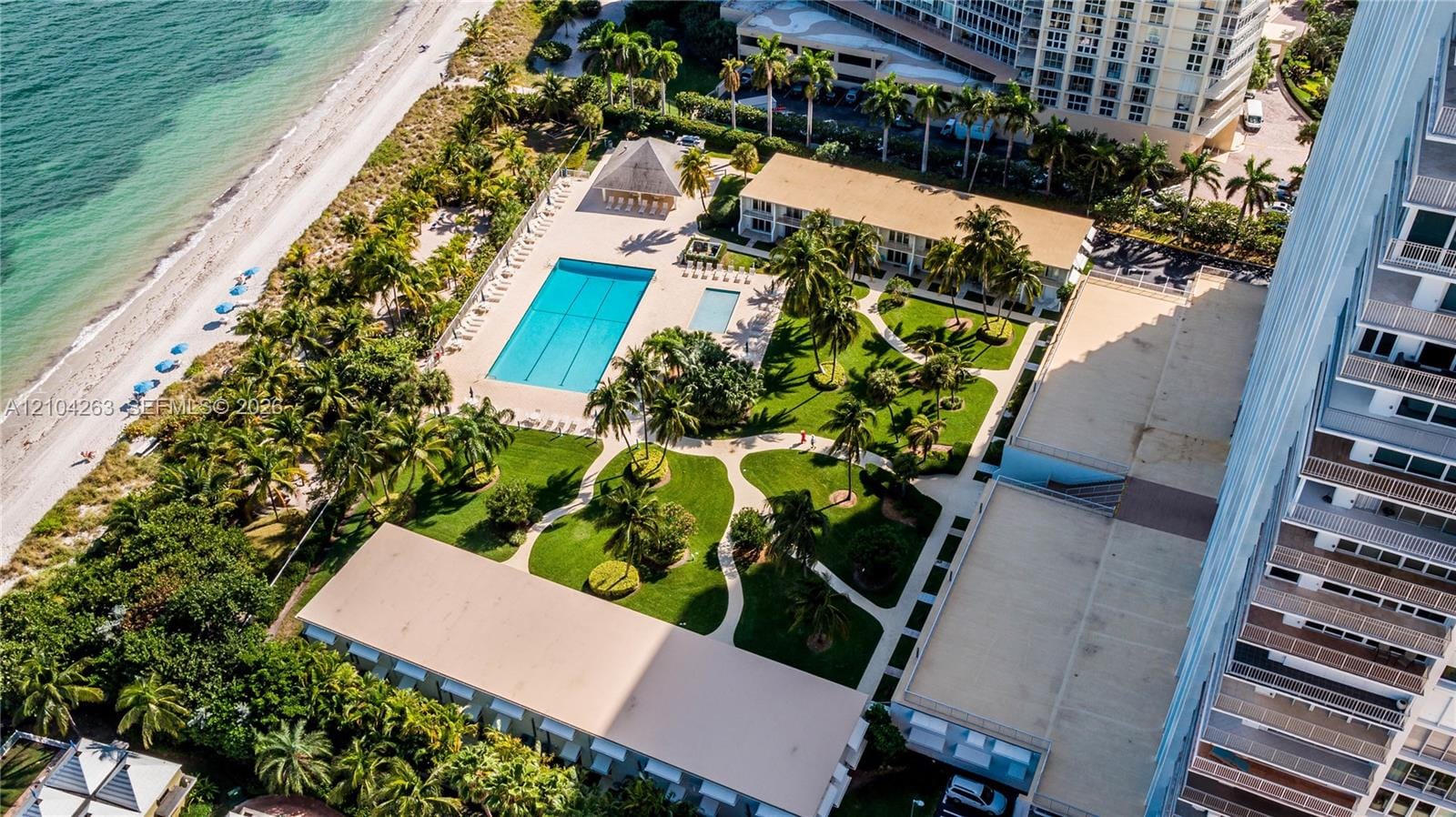 881 Ocean Drive TH31 — photo 2