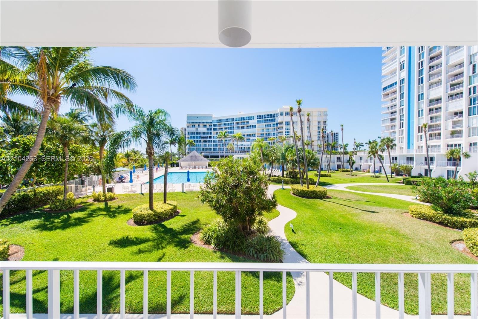 881 Ocean Drive TH31 — photo 8