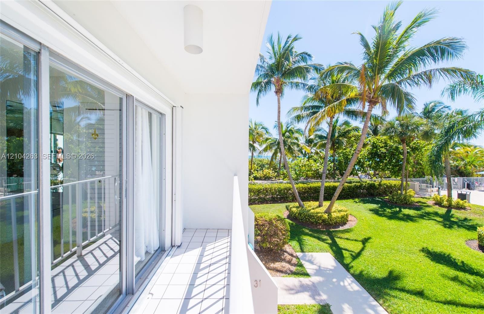 881 Ocean Drive TH31 — photo 9