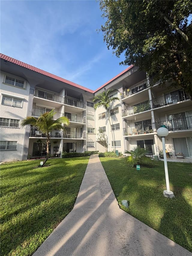 8107 SW 72nd Avenue 201E, Miami, FL 33143