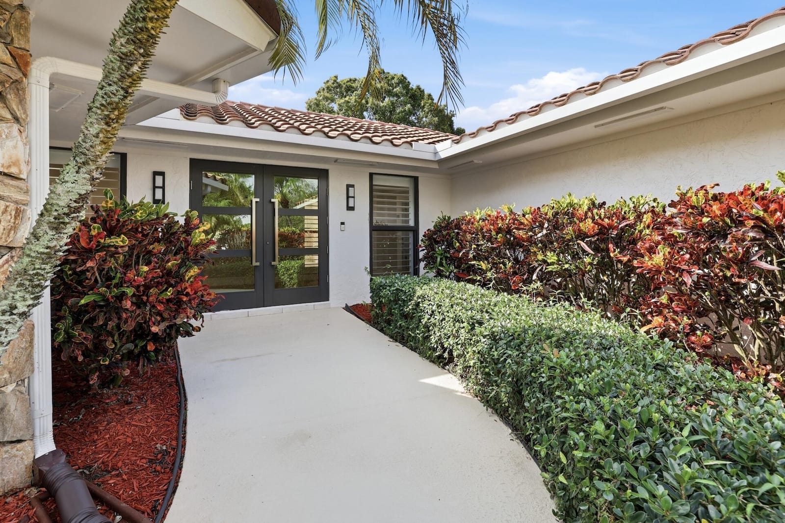 1013 SHADY LAKES Circle — photo 5