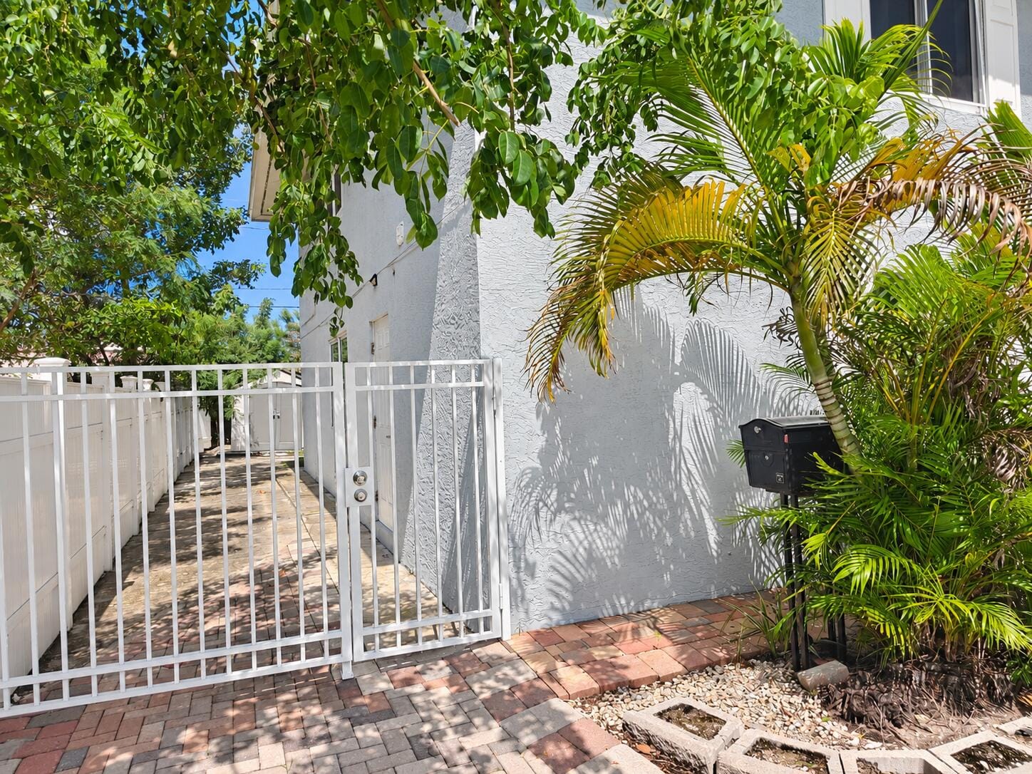 425 NOTTINGHAM Boulevard — photo 3