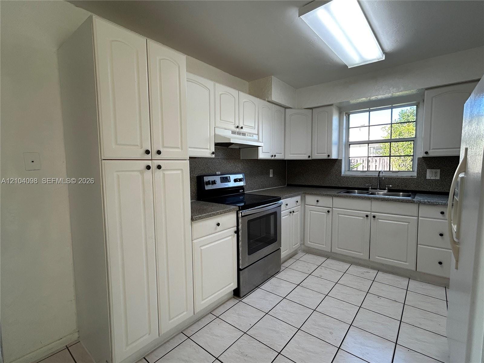 11137 Malayan Street — photo 9