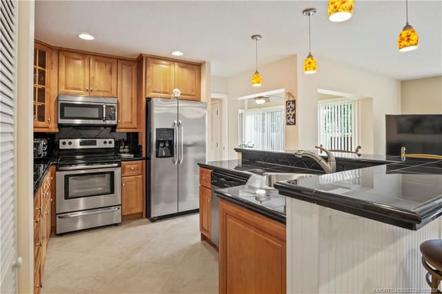 1800 SE Saint Lucie Boulevard 9-105, Stuart, FL 34996