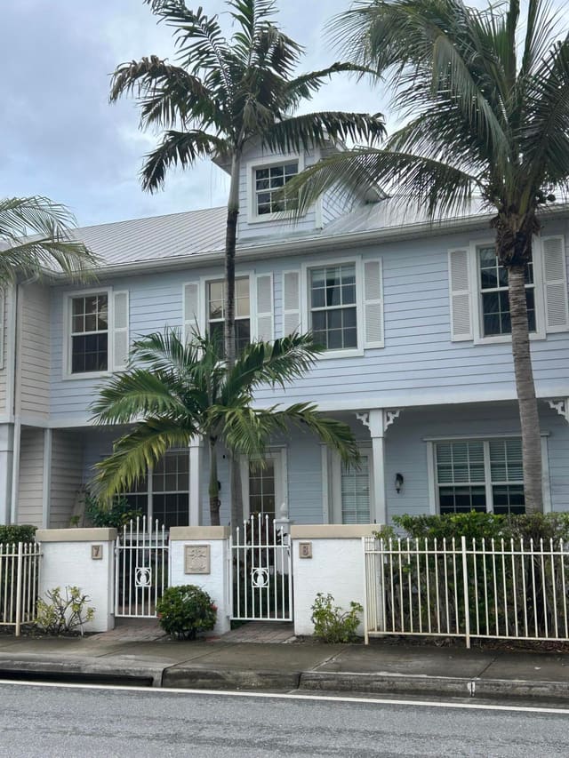 902 S FEDERAL Highway 8, Lake Worth Beach, FL 33460