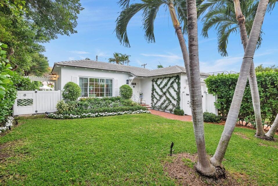3 bedroom home for sale at 156 PERUVIAN, Palm Beach, FL 33480 — $45,000