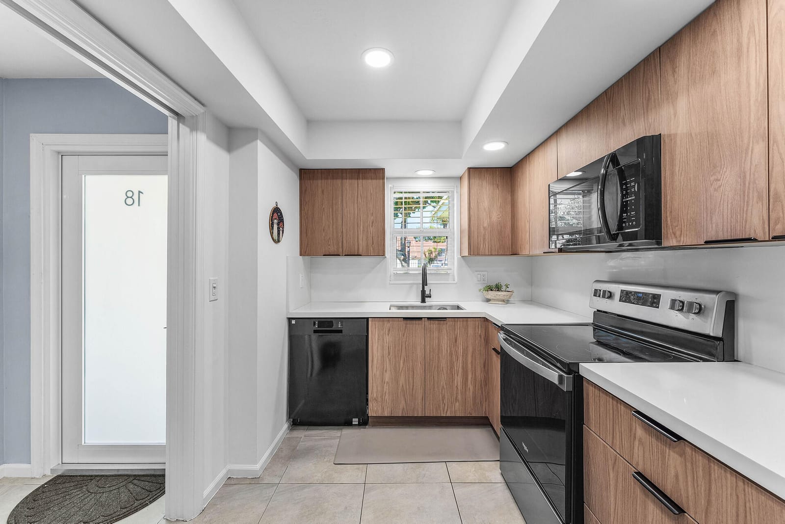 2840 SW 14TH Street 18 — photo 3