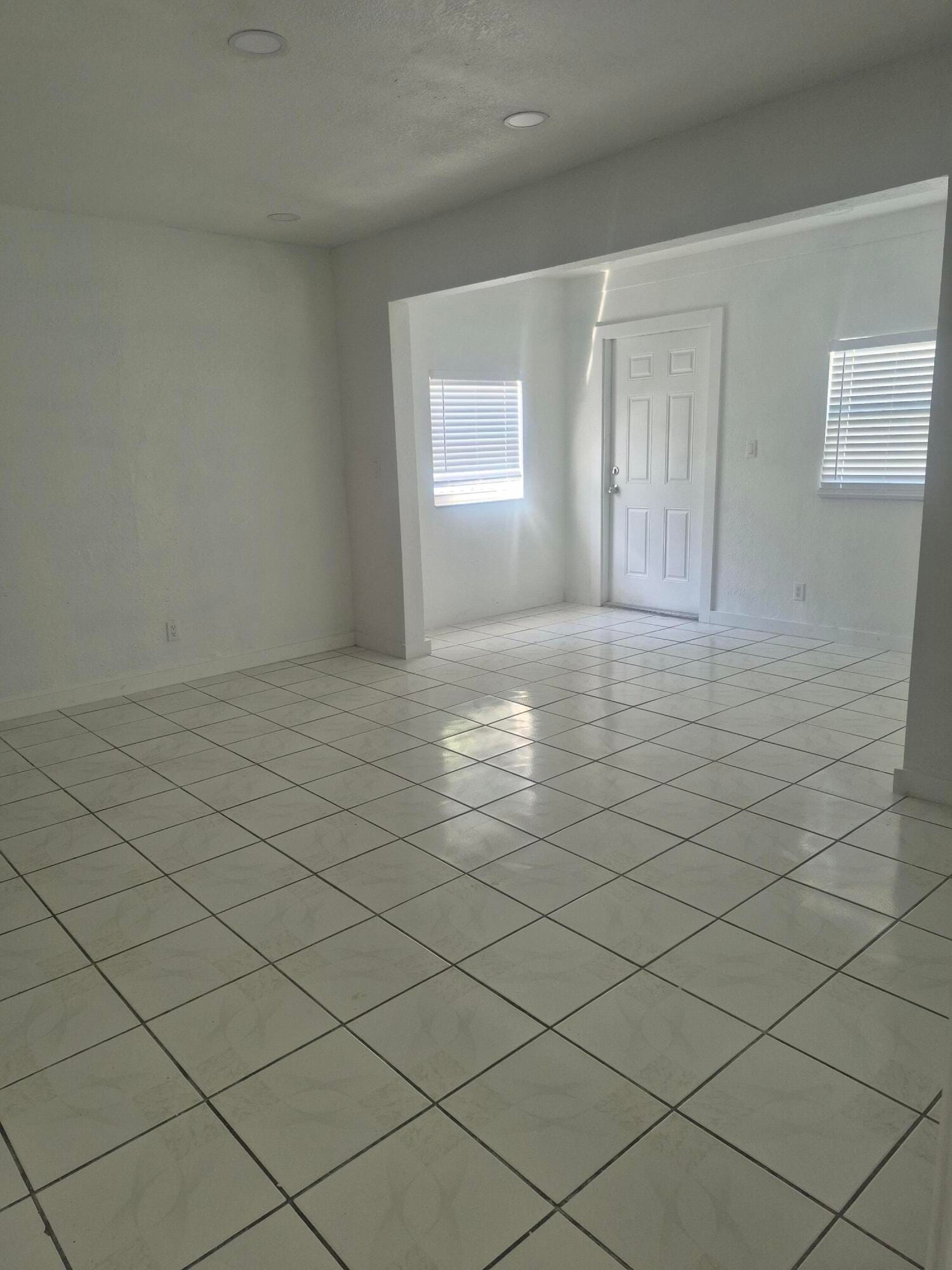 432 FOREST HILL Boulevard — photo 2